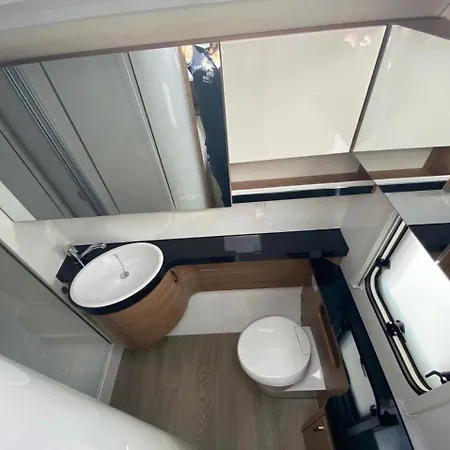 Wohnwagen Direkt Am Auf Privatem Grundstueck