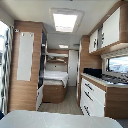 Wohnwagen Direkt Am Auf Privatem Grundstueck *