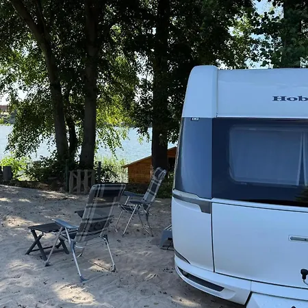 Wohnwagen Direkt Am Auf Privatem Grundstueck