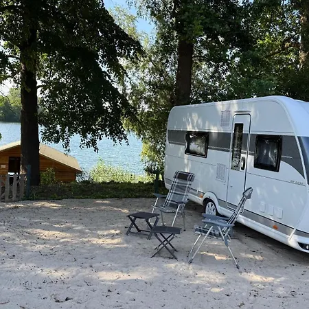 Kamp alanı Wohnwagen Direkt Am Auf Privatem Grundstueck *