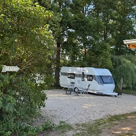 Wohnwagen Direkt Am Auf Privatem Grundstueck